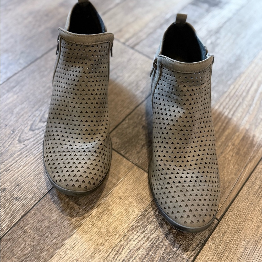 Women's Perforated Ankle Bootie - Gray, size 9